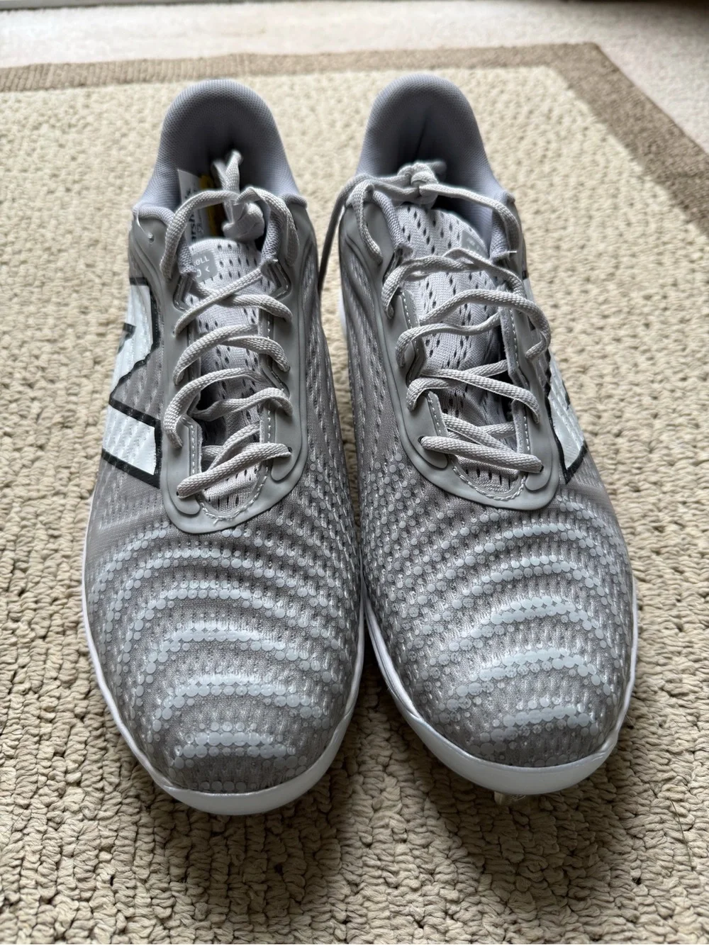 New Balance Men's fuel cell 4040 Light Gray and White molded baseball cleats